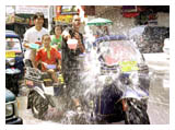 songkran.jpg (18626 bytes)